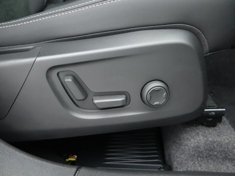 2025 (25) VOLVO XC40 2.0 B4P Plus Dark 5dr   *VAT QUALIFYING* 4879660