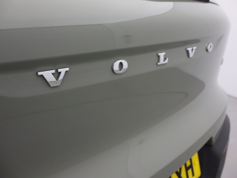 2025 (25) VOLVO XC40 2.0 B4P Plus Dark 5dr   *VAT QUALIFYING* 4879644