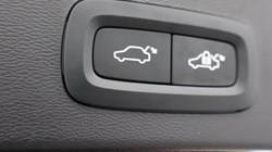 2025 (25) VOLVO XC40 2.0 B3P Plus Dark 5dr Auto 4898816