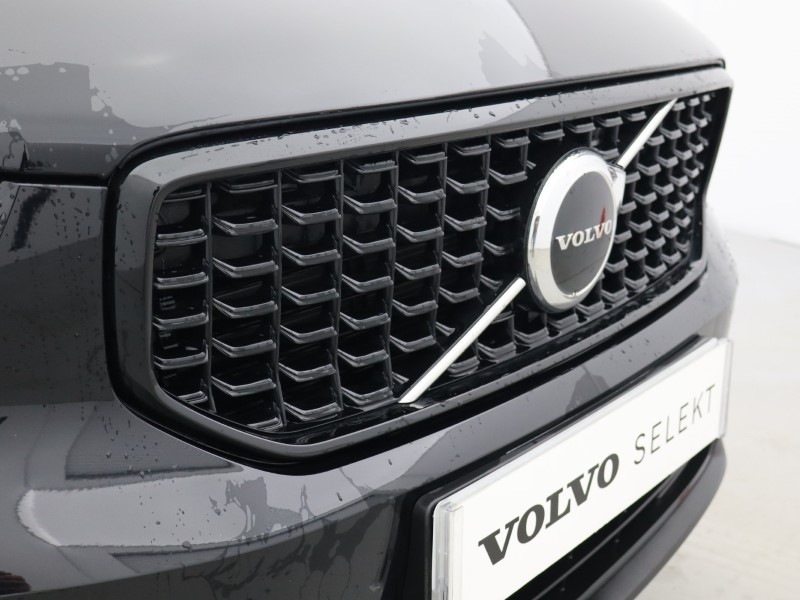 2025 (25) VOLVO XC40 2.0 B3P Plus Dark 5dr Auto 4898806