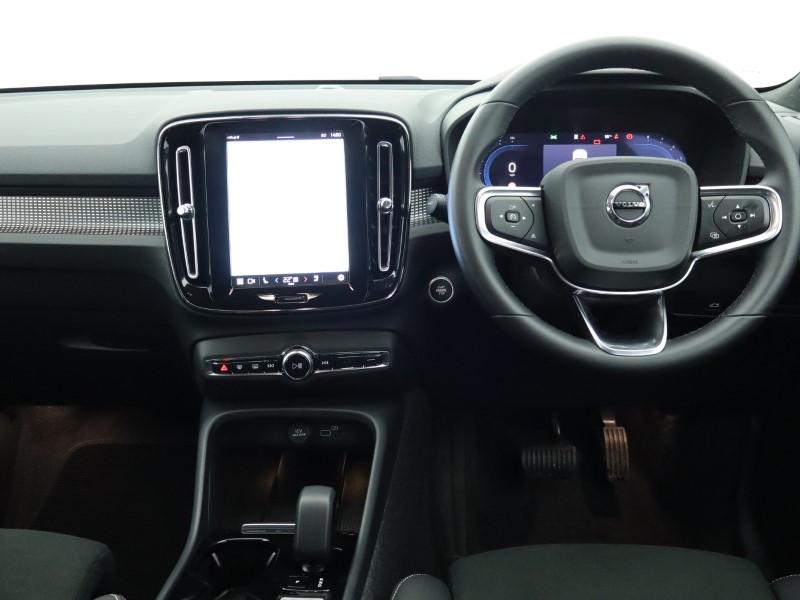 2025 (25) VOLVO XC40 2.0 B3P Plus Dark 5dr Auto 4898839