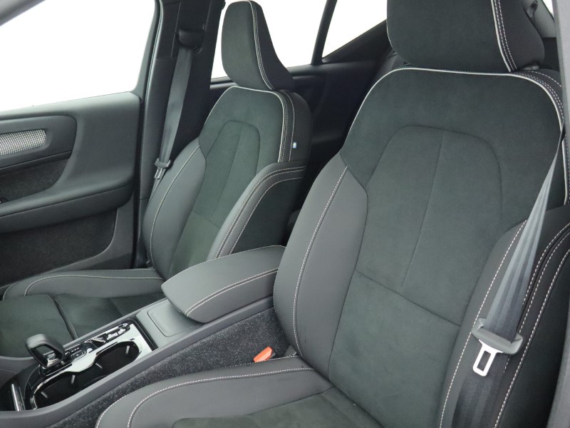 2025 (25) VOLVO XC40 2.0 B3P Plus Dark 5dr Auto 4898823