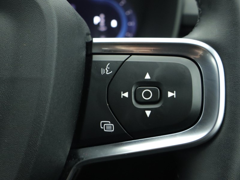 2025 (25) VOLVO XC40 2.0 B3P Plus Dark 5dr Auto 4898842