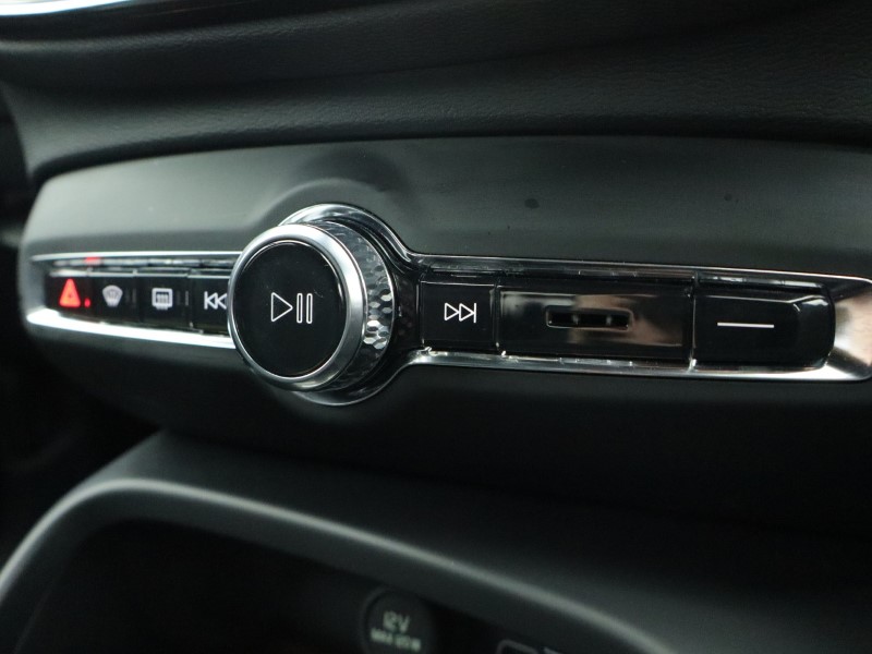 2025 (25) VOLVO XC40 2.0 B3P Plus Dark 5dr Auto 4898848