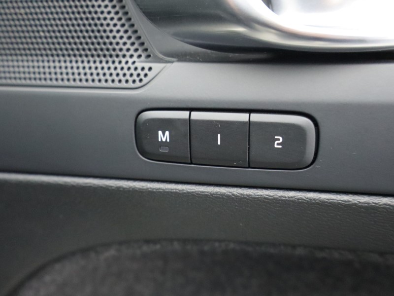 2025 (25) VOLVO XC40 2.0 B3P Plus Dark 5dr Auto 4898828