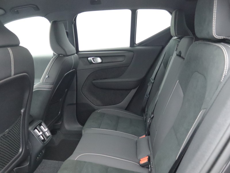 2025 (25) VOLVO XC40 2.0 B3P Plus Dark 5dr Auto 4898822