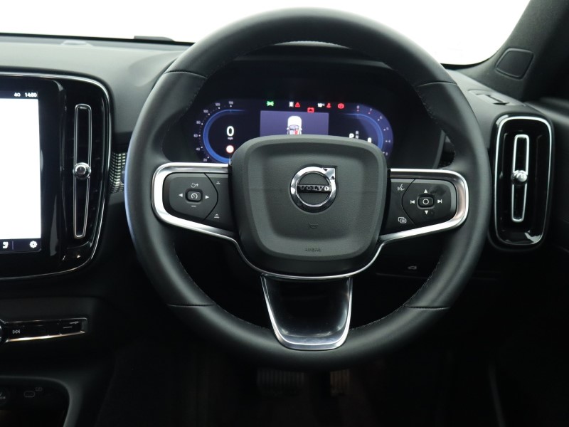 2025 (25) VOLVO XC40 2.0 B3P Plus Dark 5dr Auto 4898840