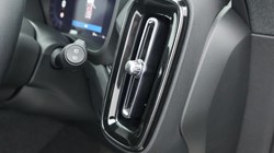 2025 (25) VOLVO XC40 2.0 B3P Plus Dark 5dr Auto 4898829