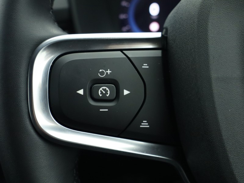 2025 (25) VOLVO XC40 2.0 B3P Plus Dark 5dr Auto 4898841