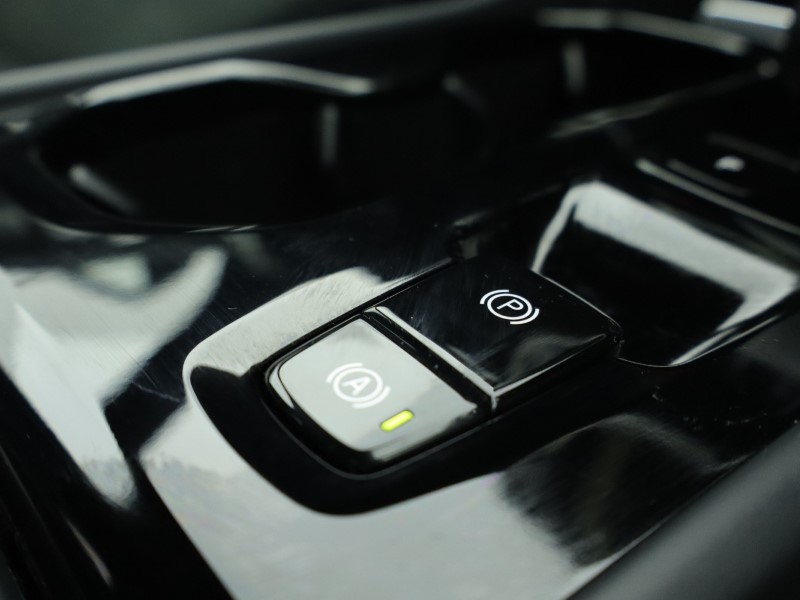 2025 (25) VOLVO XC40 2.0 B3P Plus Dark 5dr Auto 4898850