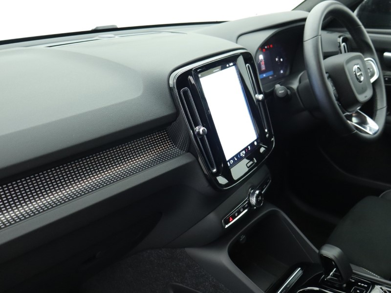 2025 (25) VOLVO XC40 2.0 B3P Plus Dark 5dr Auto 4898832