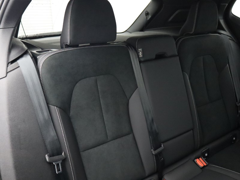 2025 (25) VOLVO XC40 2.0 B3P Plus Dark 5dr Auto 4898836