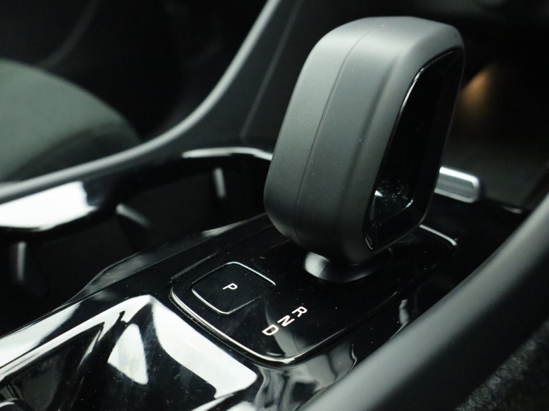 2025 (25) VOLVO XC40 2.0 B3P Plus Dark 5dr Auto 4898849