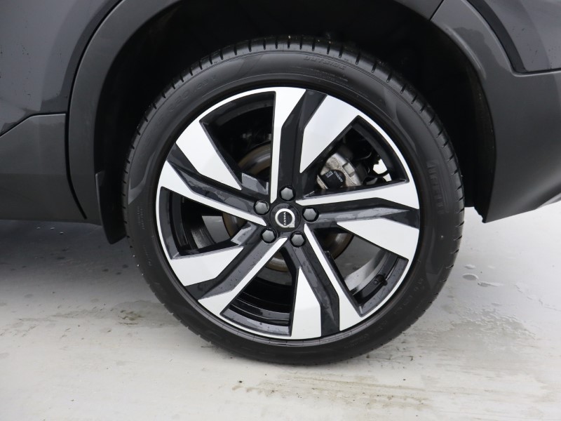 2025 (25) VOLVO XC40 2.0 B3P Plus Dark 5dr Auto 4898819