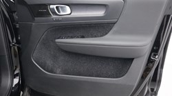 2020 (70) VOLVO XC40 2.0 B4P R DESIGN Pro 5dr Auto 4884925