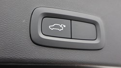 2020 (70) VOLVO XC40 2.0 B4P R DESIGN Pro 5dr Auto 4884919