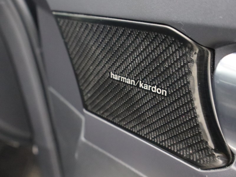 2020 (70) VOLVO XC40 2.0 B4P R DESIGN Pro 5dr Auto 4884926