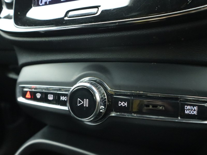 2020 (70) VOLVO XC40 2.0 B4P R DESIGN Pro 5dr Auto 4884951