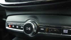 2020 (70) VOLVO XC40 2.0 B4P R DESIGN Pro 5dr Auto 4884951
