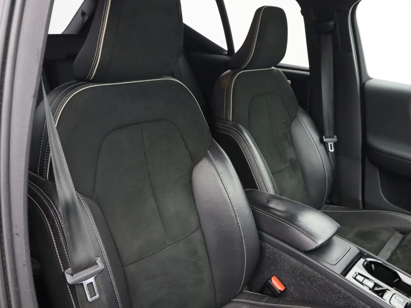 2020 (70) VOLVO XC40 2.0 B4P R DESIGN Pro 5dr Auto 4884933