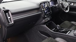 2020 (70) VOLVO XC40 2.0 B4P R DESIGN Pro 5dr Auto 4884936