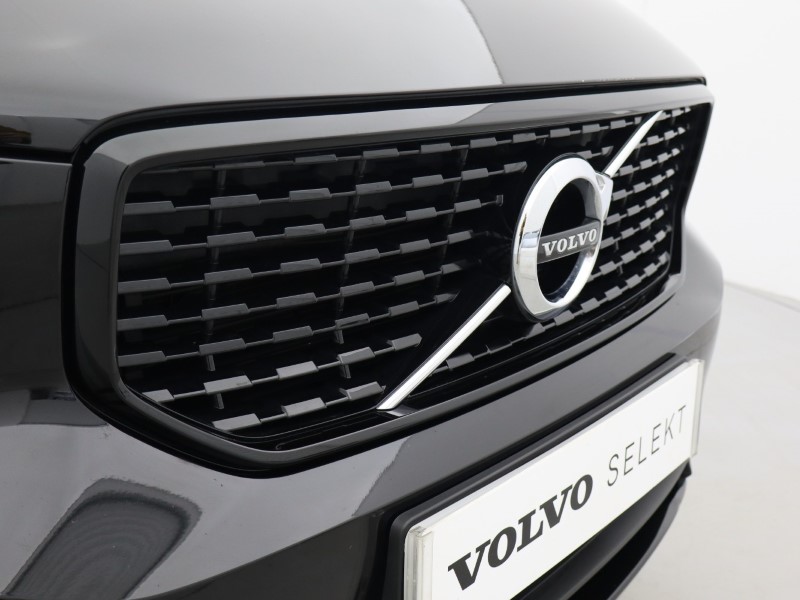 2020 (70) VOLVO XC40 2.0 B4P R DESIGN Pro 5dr Auto 4884910