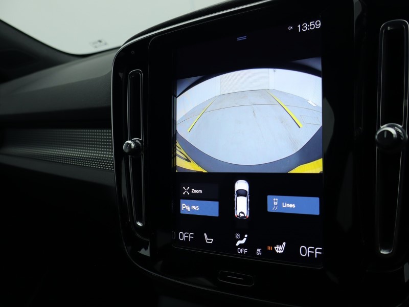 2020 (70) VOLVO XC40 2.0 B4P R DESIGN Pro 5dr Auto 4884948