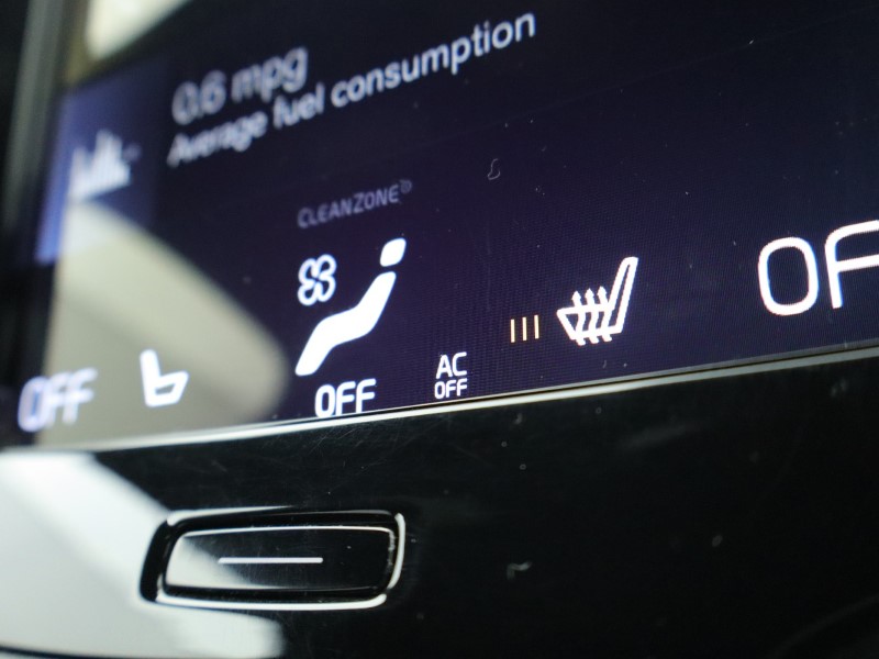 2020 (70) VOLVO XC40 2.0 B4P R DESIGN Pro 5dr Auto 4884950