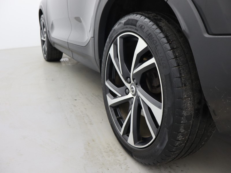 2020 (70) VOLVO XC40 2.0 B4P R DESIGN Pro 5dr Auto 4884922