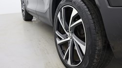 2020 (70) VOLVO XC40 2.0 B4P R DESIGN Pro 5dr Auto 4884922