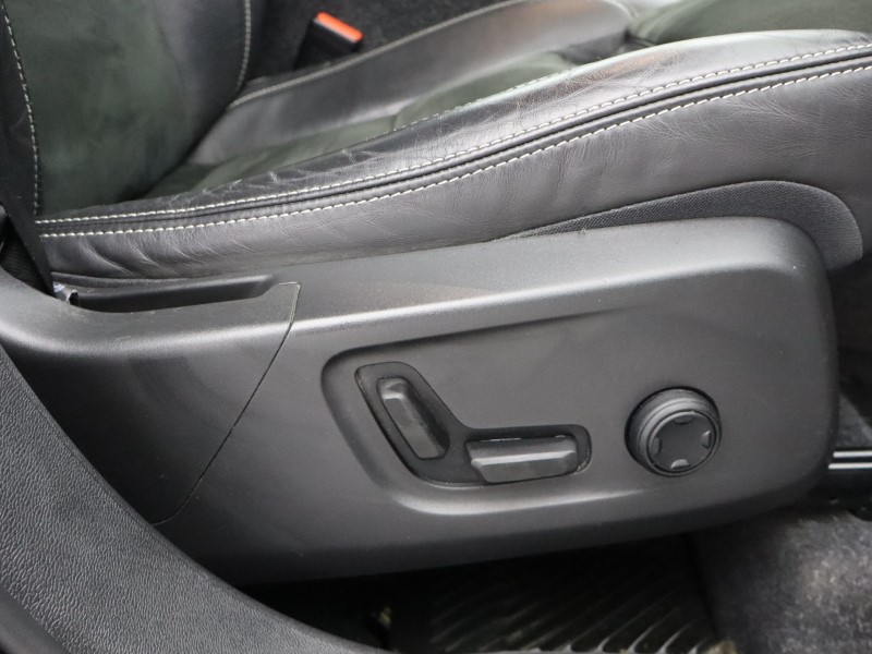 2020 (70) VOLVO XC40 2.0 B4P R DESIGN Pro 5dr Auto 4884931