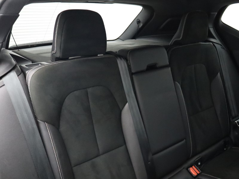 2020 (70) VOLVO XC40 2.0 B4P R DESIGN Pro 5dr Auto 4884940