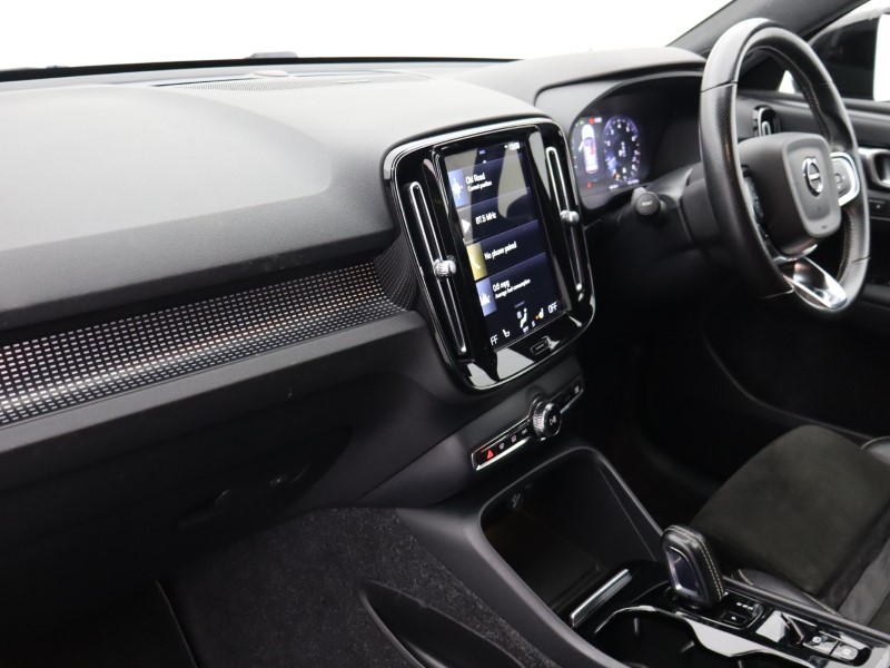 2020 (70) VOLVO XC40 2.0 B4P R DESIGN Pro 5dr Auto 4884937