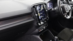 2020 (70) VOLVO XC40 2.0 B4P R DESIGN Pro 5dr Auto 4884937