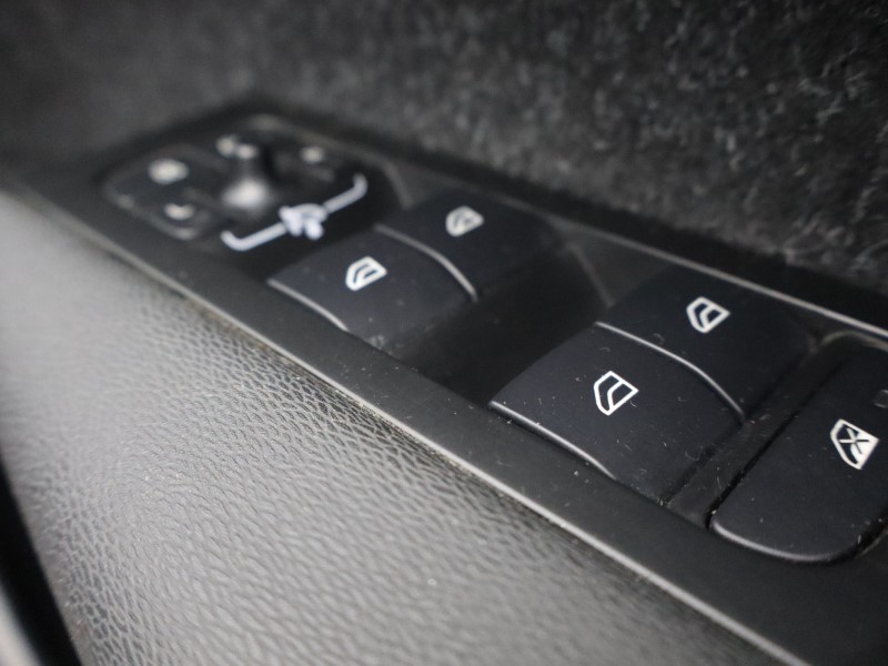 2020 (70) VOLVO XC40 2.0 B4P R DESIGN Pro 5dr Auto 4884927