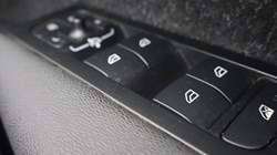 2020 (70) VOLVO XC40 2.0 B4P R DESIGN Pro 5dr Auto 4884927