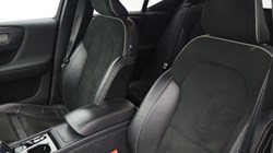 2020 (70) VOLVO XC40 2.0 B4P R DESIGN Pro 5dr Auto 4884935