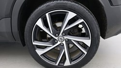 2020 (70) VOLVO XC40 2.0 B4P R DESIGN Pro 5dr Auto 4884921