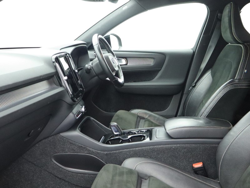 2020 (70) VOLVO XC40 2.0 B4P R DESIGN Pro 5dr Auto 4884923