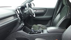 2020 (70) VOLVO XC40 2.0 B4P R DESIGN Pro 5dr Auto 4884923