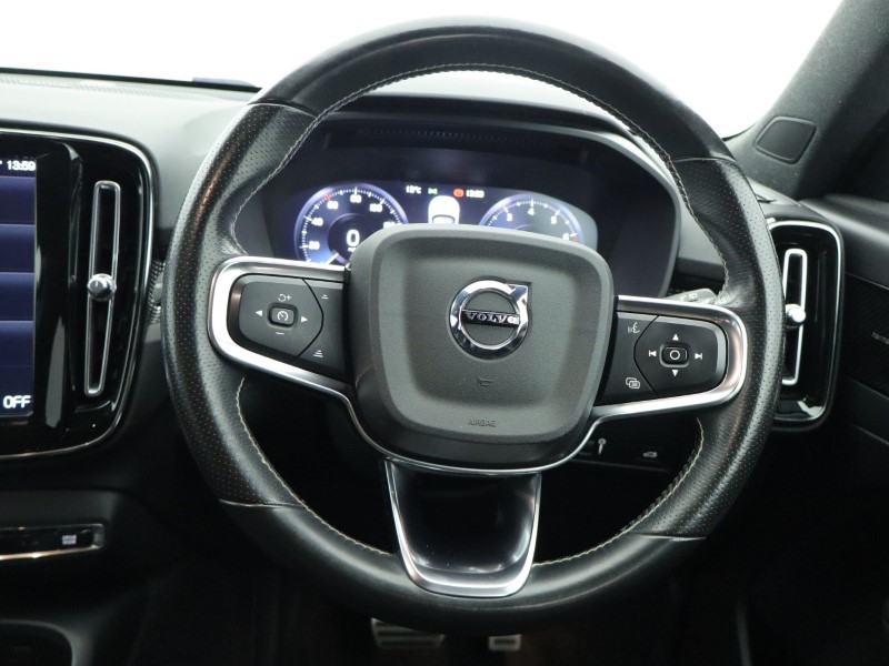 2020 (70) VOLVO XC40 2.0 B4P R DESIGN Pro 5dr Auto 4884942