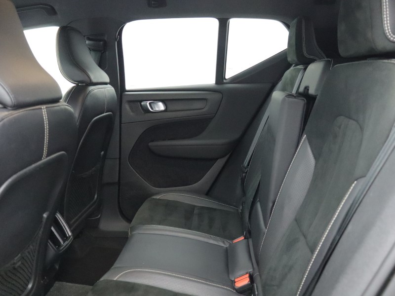 2020 (70) VOLVO XC40 2.0 B4P R DESIGN Pro 5dr Auto 4884924