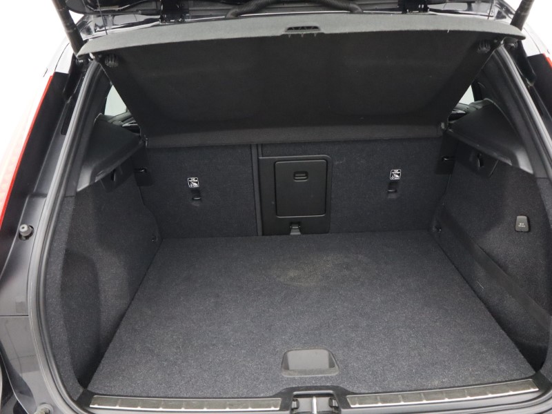 2020 (70) VOLVO XC40 2.0 B4P R DESIGN Pro 5dr Auto 4884918