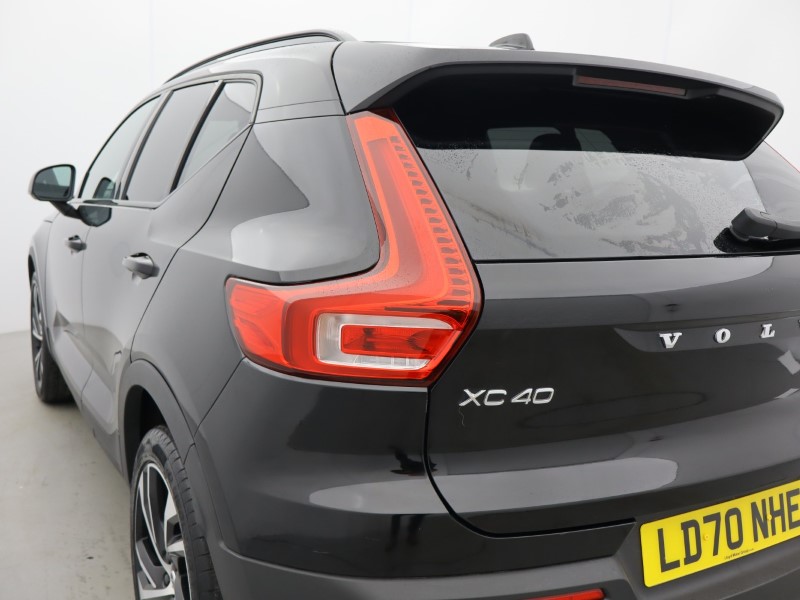 2020 (70) VOLVO XC40 2.0 B4P R DESIGN Pro 5dr Auto 4884914