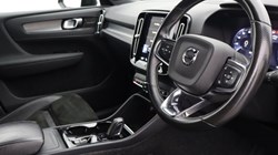 2020 (70) VOLVO XC40 2.0 B4P R DESIGN Pro 5dr Auto 4884934