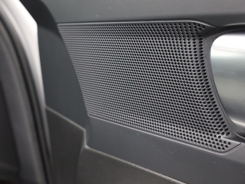 2025 (25) VOLVO XC40 2.0 B3P Core 5dr Auto *VAT QUALIFYING* 4896905