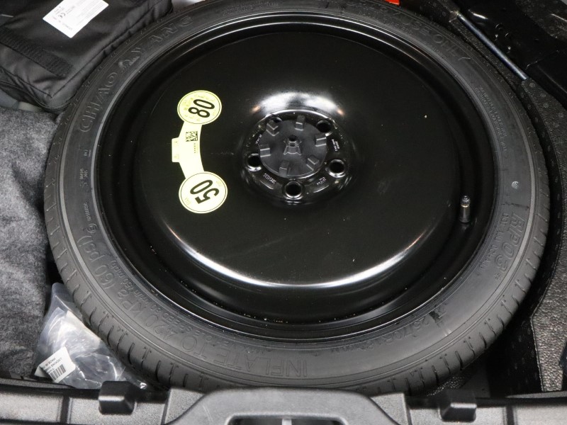 2025 (25) VOLVO XC40 2.0 B3P Core 5dr Auto *VAT QUALIFYING* 4896897