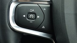 2025 (25) VOLVO XC40 2.0 B3P Core 5dr Auto *VAT QUALIFYING* 4896921