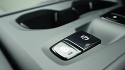 2025 (25) VOLVO XC40 2.0 B3P Core 5dr Auto *VAT QUALIFYING* 4896931