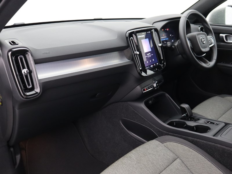 2025 (25) VOLVO XC40 2.0 B3P Core 5dr Auto *VAT QUALIFYING* 4896913